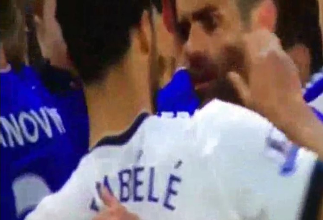 Chelsea - Tottenham: Moussa Dembélé perd ses nerfs avec Diego Costa et lui met ses doigts dans l’œil