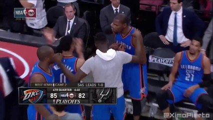 Kevin Durant et Russell Westbrook en clash lors d'un temps-mort 🏀