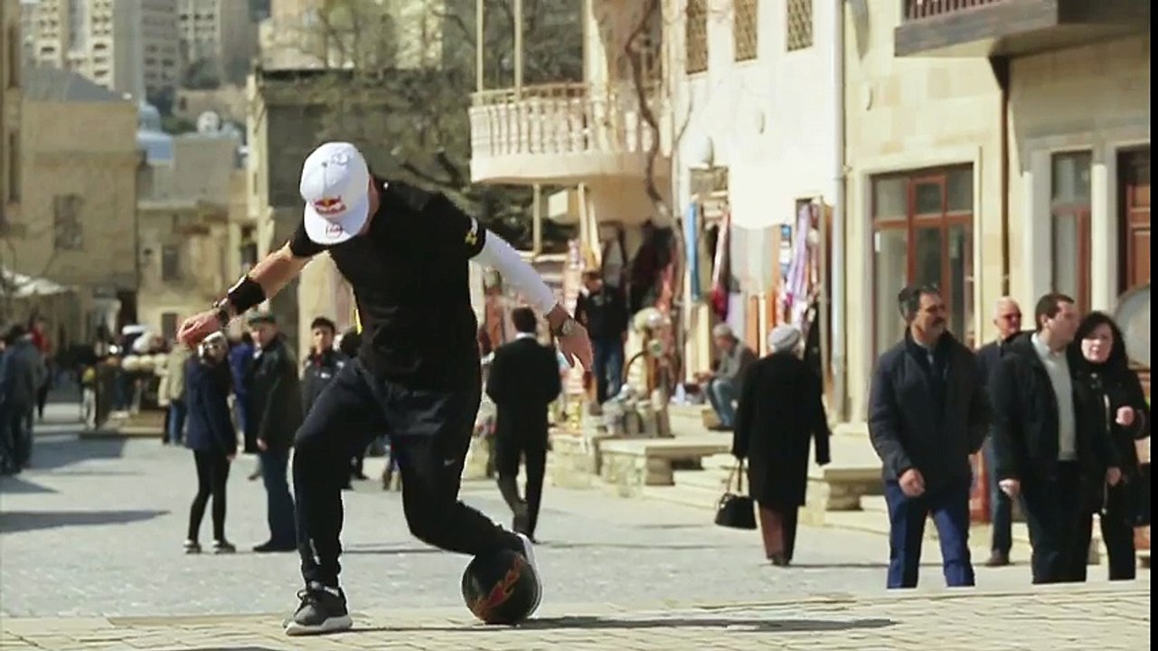 Freestyle Football Tricks w_ Séan Garnier