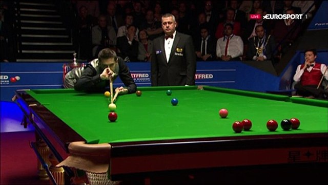 Mark Selby'nin şampiyonluk serisi ve Leicester bayraklı kutlaması