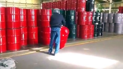 Comment déplacer des barils avec classe !