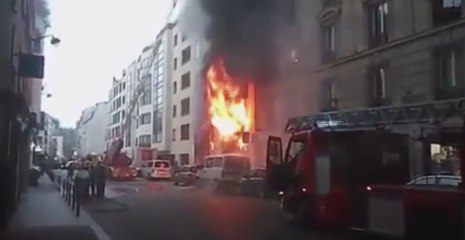 Paris : Un incendie se déclare dans un immeuble du 11e arrondissement (vidéo)