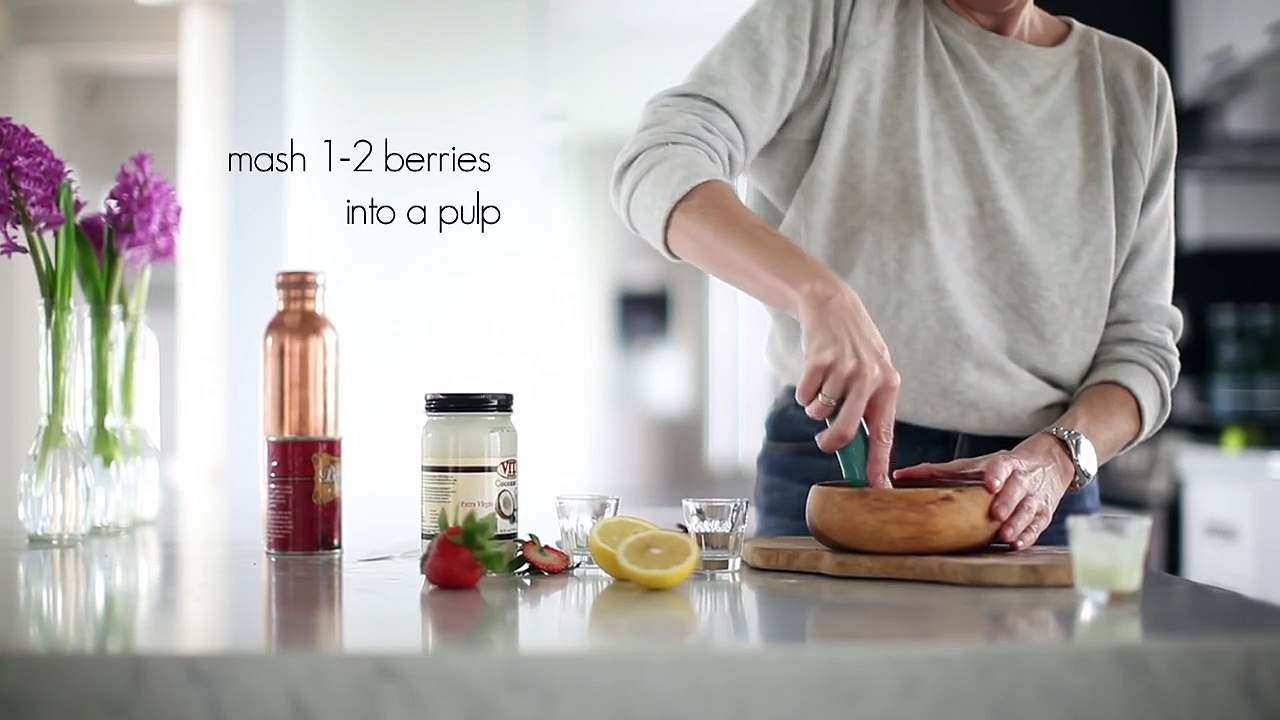 3 Natural Ways To Whiten Your Teeth.