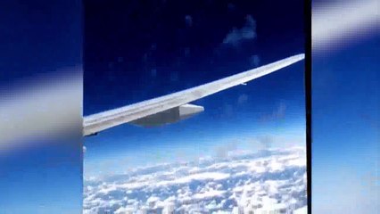 Elle prend peur en voyant un avion de chasse par le hublot