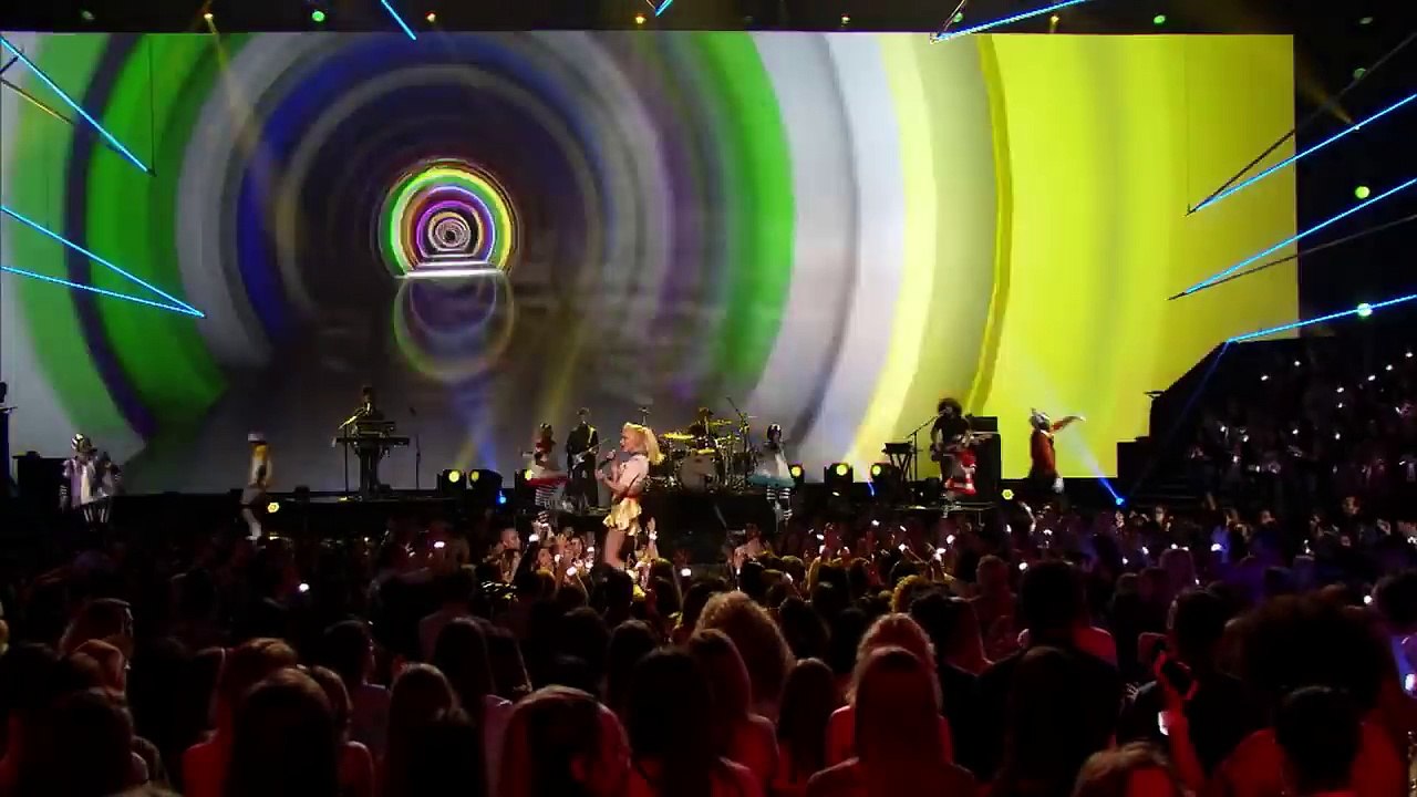 Gwen Stefani "Make Me Like You" at the 2016 RDMA | Radio Disney Music Awards | Radio Disney