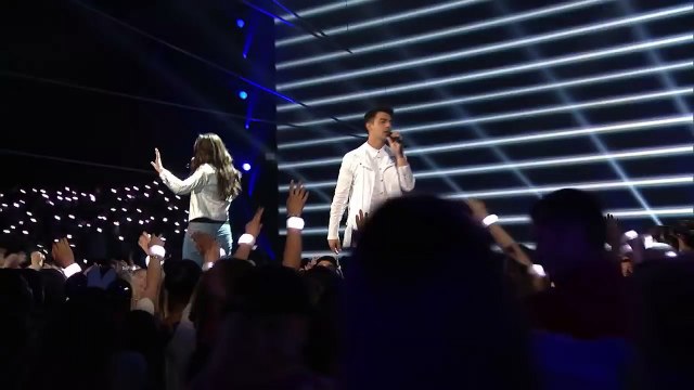 Hailee Steinfeld Rock Bottom (Ft. Joe Jonas) at the 2016 RDMA | Radio Disney Music Awards