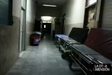 Un fantôme terrifiant filmé en train d'arpenter les couloirs d'un hôpital