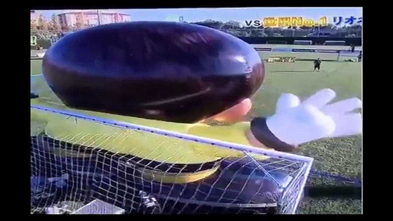 Messi  Vs  Giant goalkeeper / Месси против гигантского вратаря