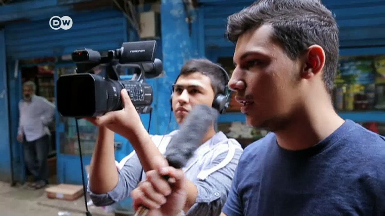 DW trains citizen reporters in Shatila | DW News