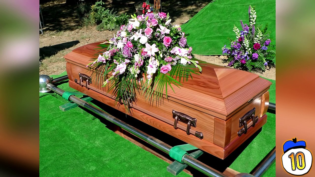 10 People Who Survived Their Own Burials