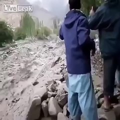 LiveLeak - A River Of Boulders And Rocks