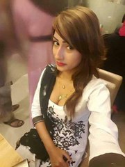 মডেল স্পর্শিয়ার গাড়িতে গোপনে ধারনকৃত ভিডিও