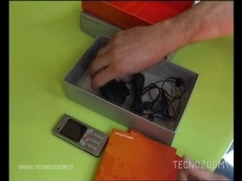Sony-ericsson-w880i-presentazione-e-confezione
