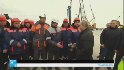 روسيا تبني جسرا يربط شبه جزيرة القرم بالأراضي الروسية