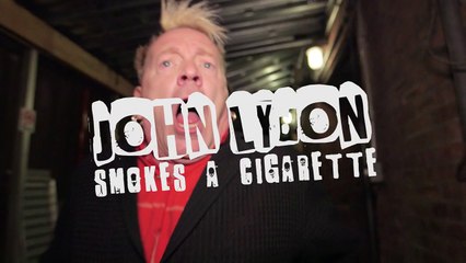 John Lydon Fume Une Cigarette
