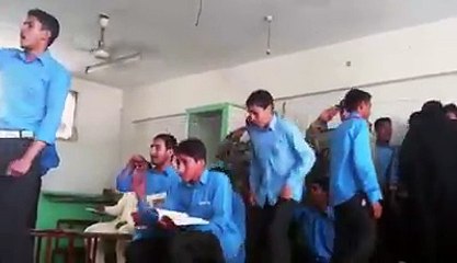 bara dushman bana phirta hai jo bachon se larta hai