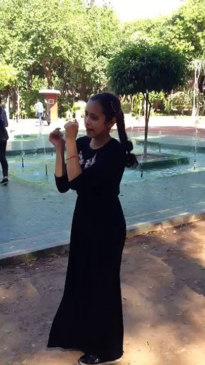 Souad danse au Cyber-Parc de Marrakech