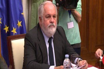 La oposición carga contra Cañete