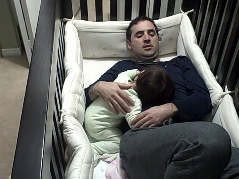 Ce papa pense avoir trouvé une solution pour calmer sa fille ... mais la suite est inattendue !