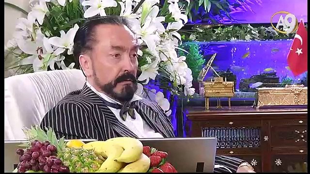 Adnan Oktar: Benim arkadaşlarım namazlarına çok titizdirler