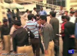 Unknown person attack girl with knife in Lahore