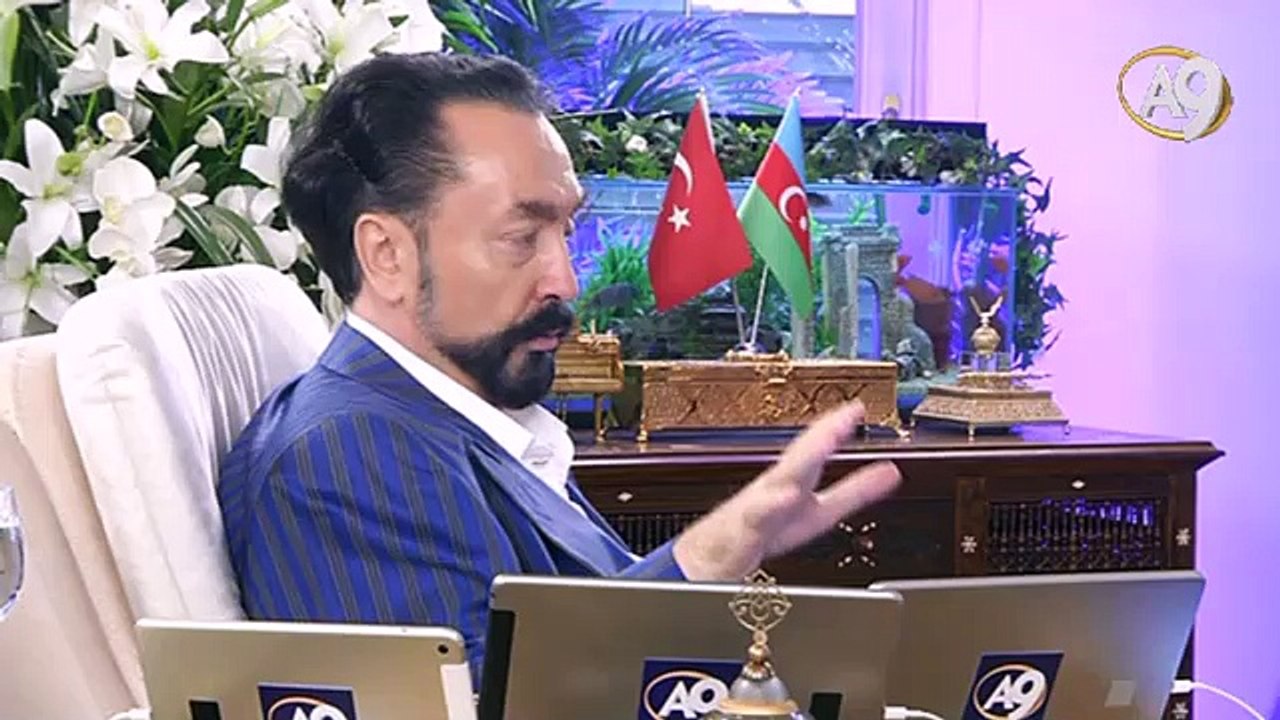 Cehennemdekiler sürekli bir çıkış bularak kaçacaklarını zannederler cennettekiler onların bu hallerine gülerler.