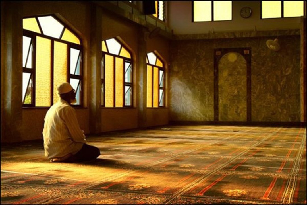Namaz Ki Pabandi Mushkil Zindagi Ko Asan Bana Deti Hai
