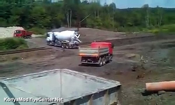 İki Dakikanızı Ayırıp,Zemini Kontrol Etmek,Hayatınızı Kurtarır. Lütfen Daha Dikkatli Olun.