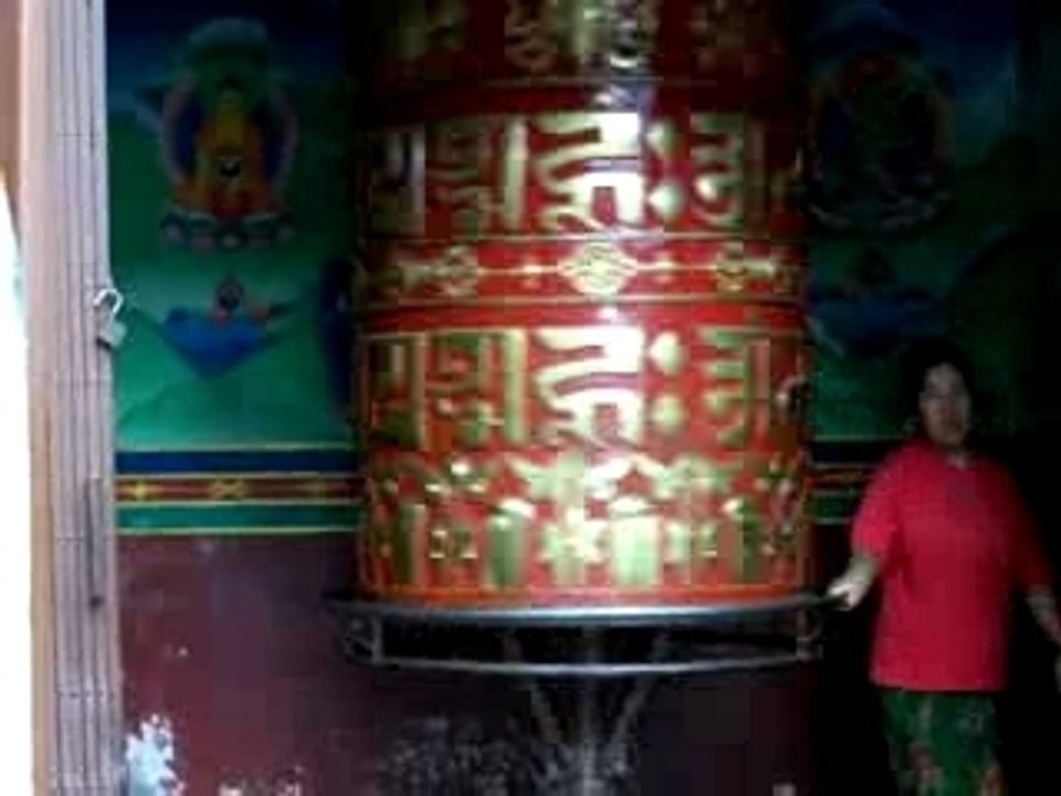 Big prayer wheel (bodnath) moulin à prières