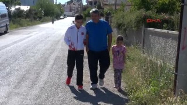 Fethiye Milli Karateci Kırık Ayakla Bronz Madalyaya Uzandı