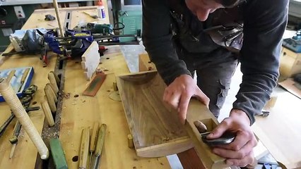 Un falegname decide di creare un regalo per sua moglie, il risultato è stupendo!