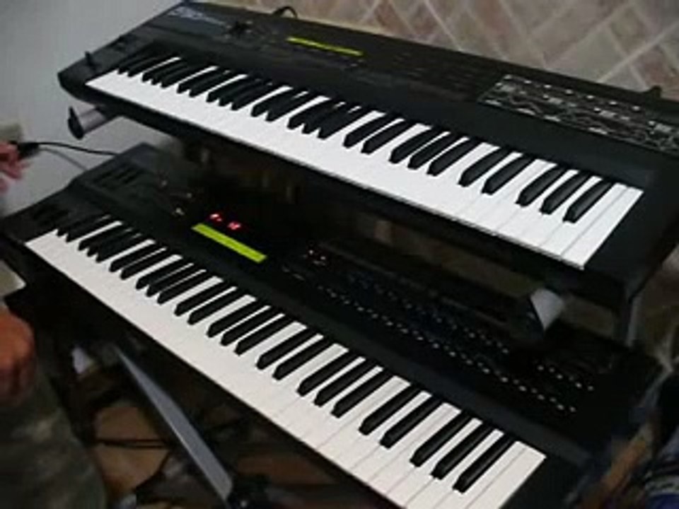 Michael Jackson THRILLER (INTRO) on classic keyboards by THIAGO GOMES