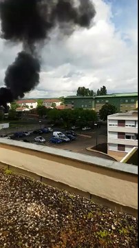 En vidéo, le spectaculaire incendie d'un tracteur à Saint-Laurent-sur-Saône