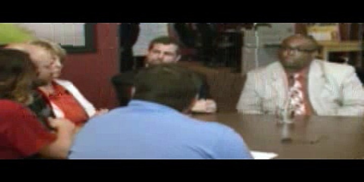 Out-of-Work Coal Miner Confronts Clinton Over Promise to Put Miners Out of Business