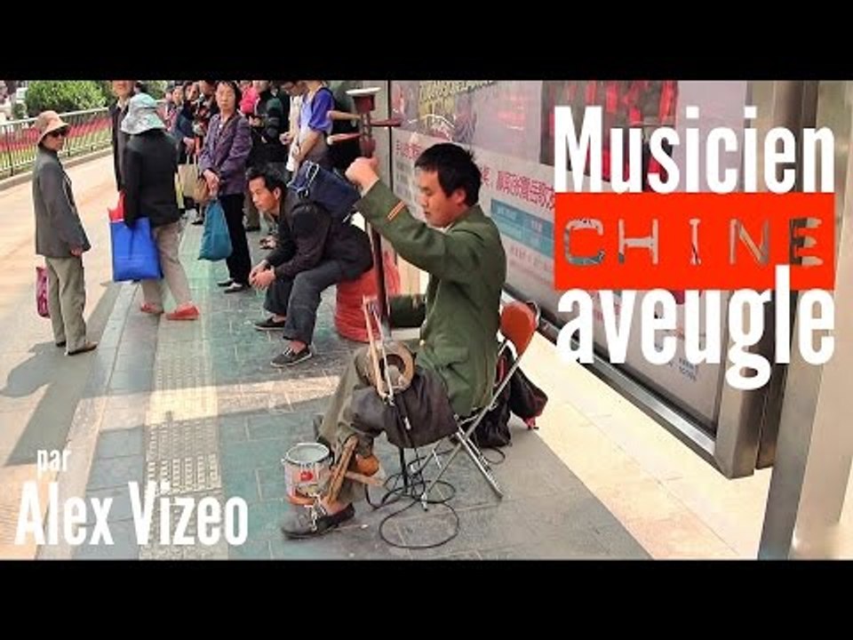 CHINE : Musicien de rue aveugle impressionnant !