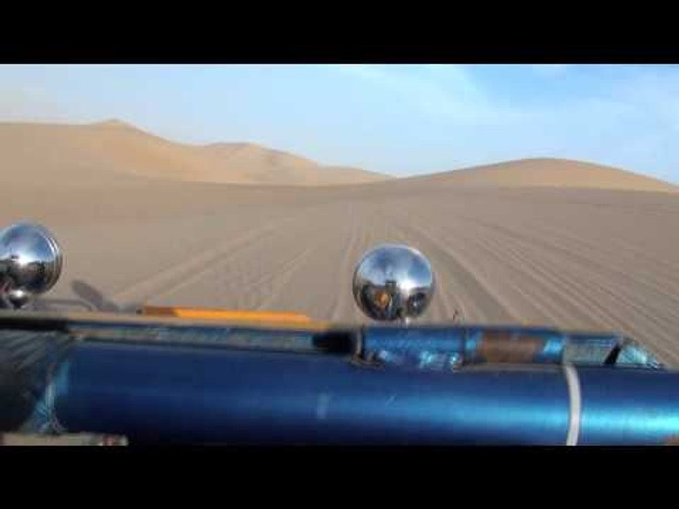 PÉROU : Sandboarding SURFER SUR LES DUNES de sable à Huacachina