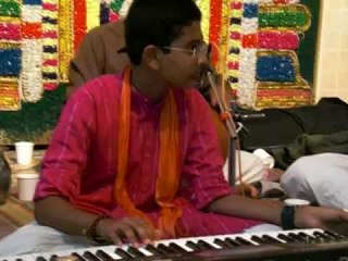 Sai bhajan on Keyboard - Krishna bhajo by Sathya 31st Oct'08