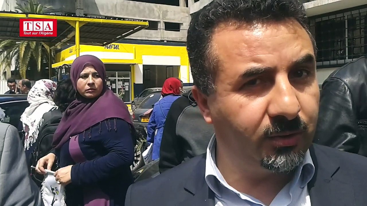 Manifestation de solidarité avec El Khabar devant le tribunal administratif de Bir Mourad Raïs