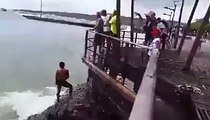 OMG!!! Horrible Wave slaps man