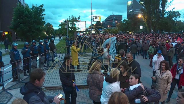 Protesta dhe kundër-protesta në 9 qytete