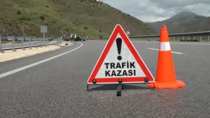 Erzincan'da Otomobil Bariyerlere Çarptı: 1 Ölü