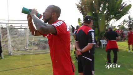 Último treino do Tricolor em Acapulco tem 'pegadinha' com Wesley e Ganso fotógrafo