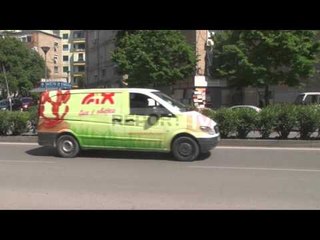 Report TV - Godet policin me grusht,lazaratsi i kërkuar gëlltet drogë,prangoset