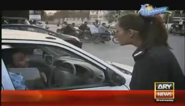 See What Happens When New Female Police Doing Checking On Karachi Roads