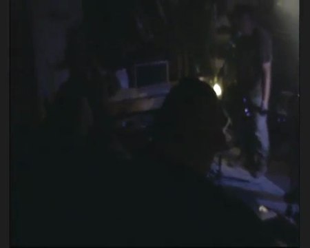 Ah il était maigre le apache . t'est vraiment trop speed quand tu chantes lol