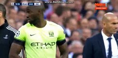 Vincent Kompany Gets Injured - Real Madrid vs Manchester City - Champions League - 04/05/2016