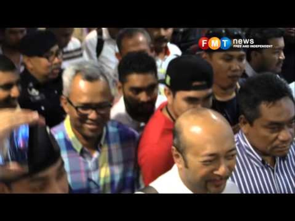 Mereka datang untuk dan demi Mukhriz