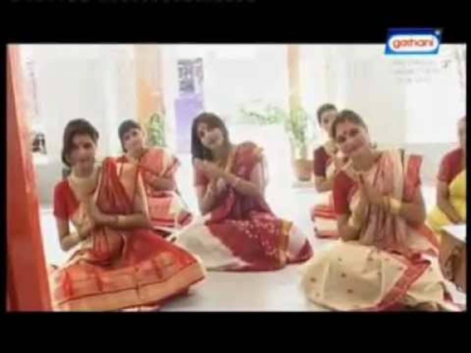 Oi Duti Paye Thekai Matha