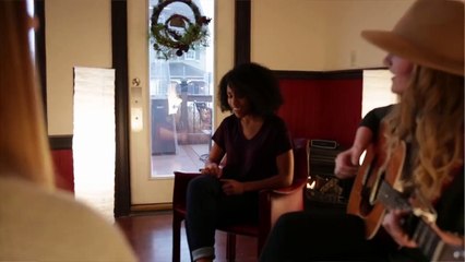 Девушки круто спели (Love Yourself - Out Of The Woods - Roses)