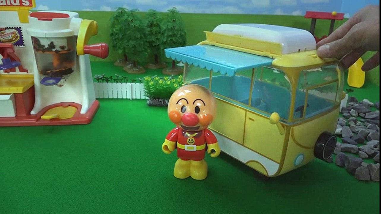 アンパンマンとマクドナルドおもちゃ ハンバーガー作り / Miniature McDonalds’ Hamburger Maker!